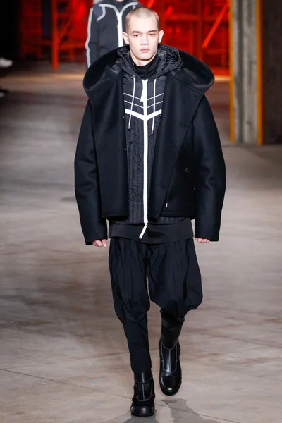 Look 3
